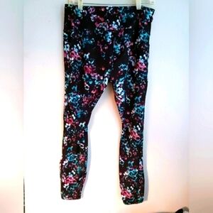 Avia Floral Patterned Leggings. Size 16/18